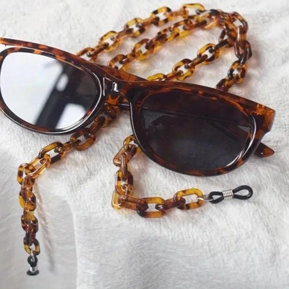 Tortoise Shell Eyeglass Chain: Lightweight Acrylic Glasses Holder